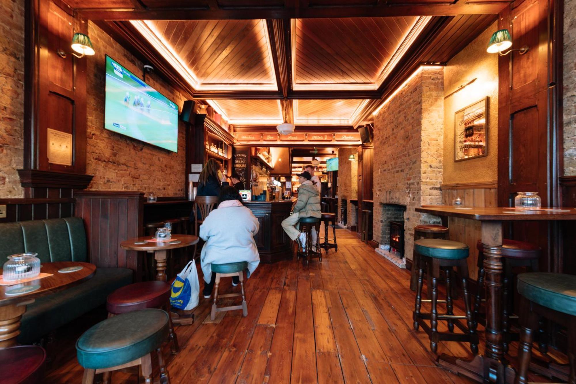The Crown Pub & Guesthouse London Exterior photo