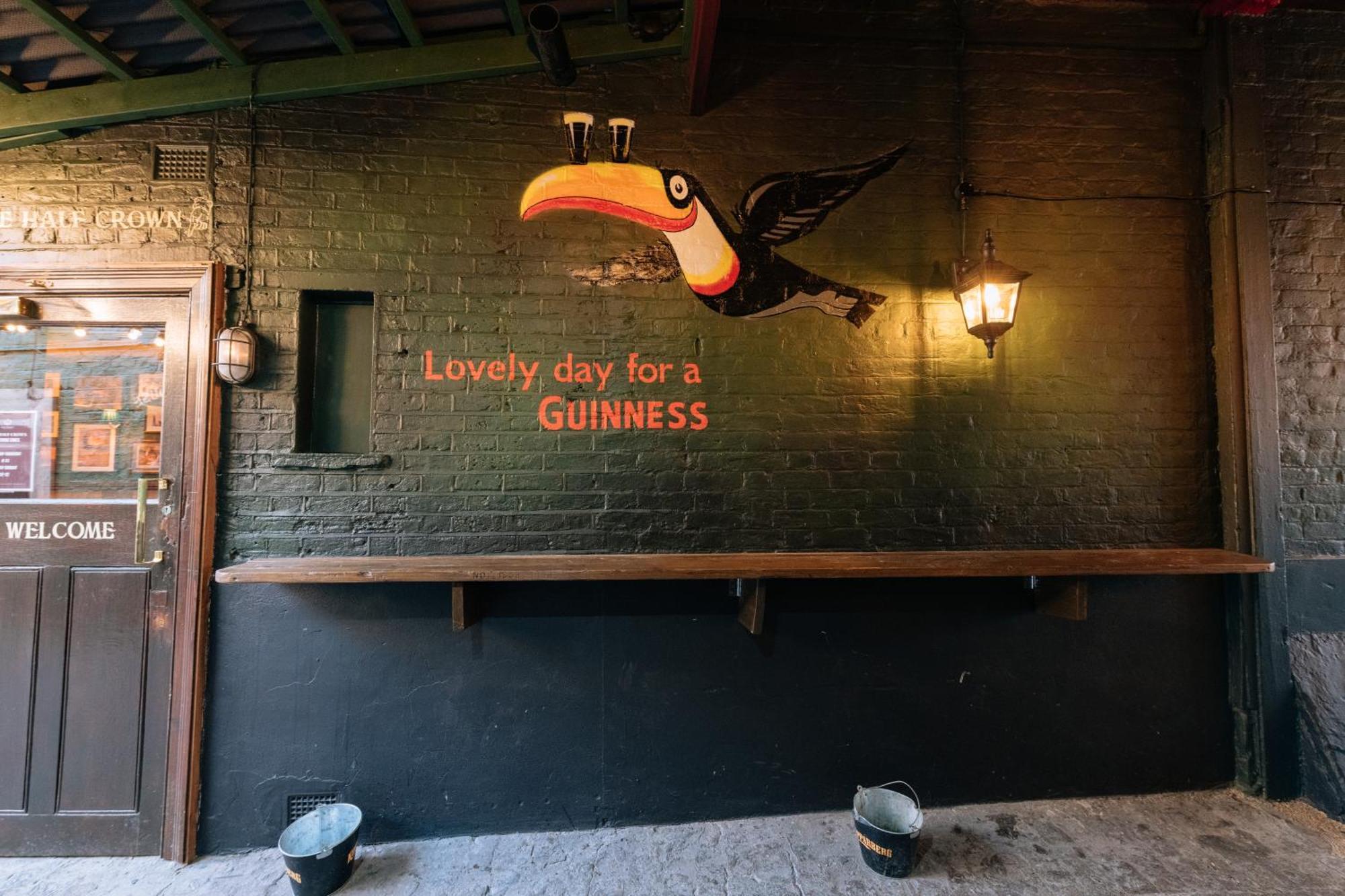 The Crown Pub & Guesthouse London Exterior photo