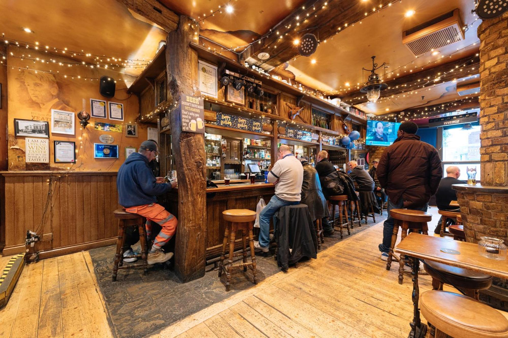 The Crown Pub & Guesthouse London Exterior photo